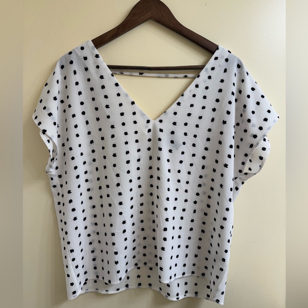 Forever 21 Polka Dot V-Neck Women's Top